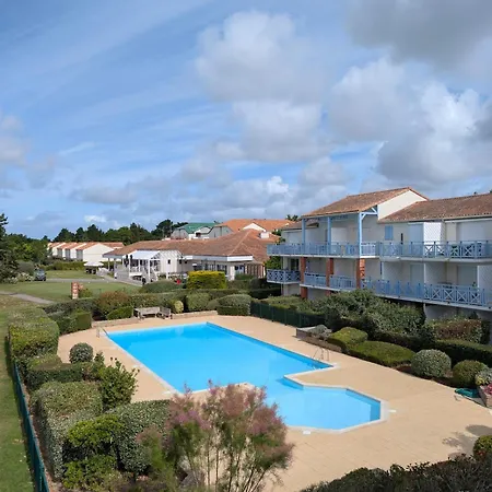 Le Golfeur - Pool And Golf Course